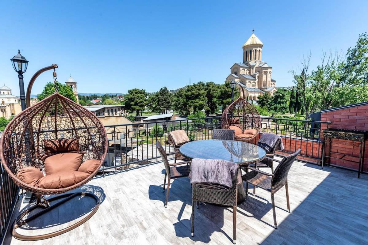 3Br Apt W Huge Terrace & Magnificent Views Tbilisi Bagian luar foto