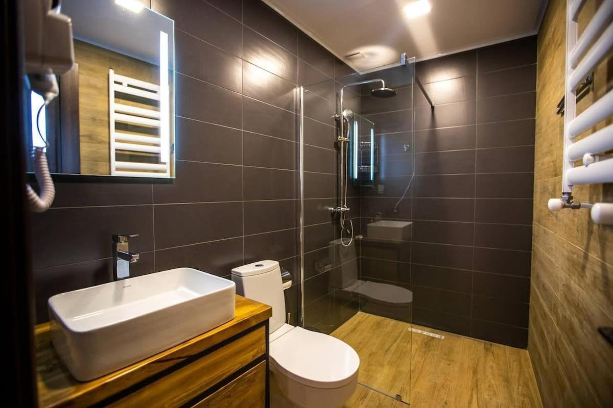 3Br Apt W Huge Terrace & Magnificent Views Tbilisi Bagian luar foto