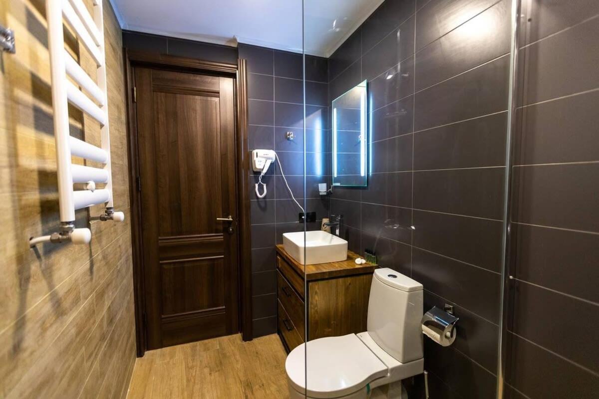 3Br Apt W Huge Terrace & Magnificent Views Tbilisi Bagian luar foto