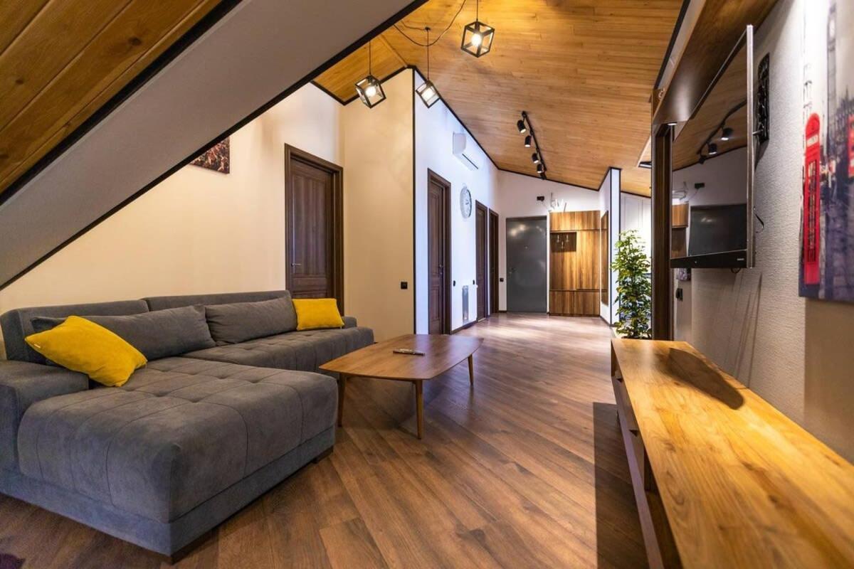 3Br Apt W Huge Terrace & Magnificent Views Tbilisi Bagian luar foto