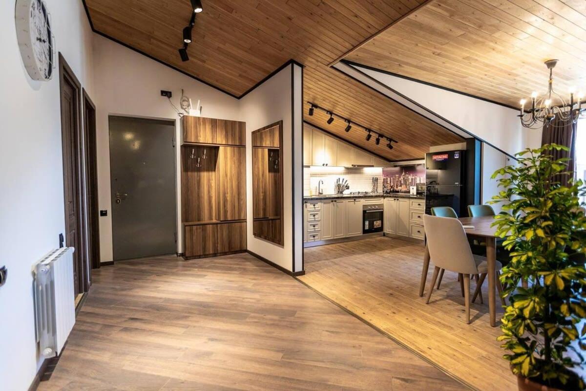 3Br Apt W Huge Terrace & Magnificent Views Tbilisi Bagian luar foto