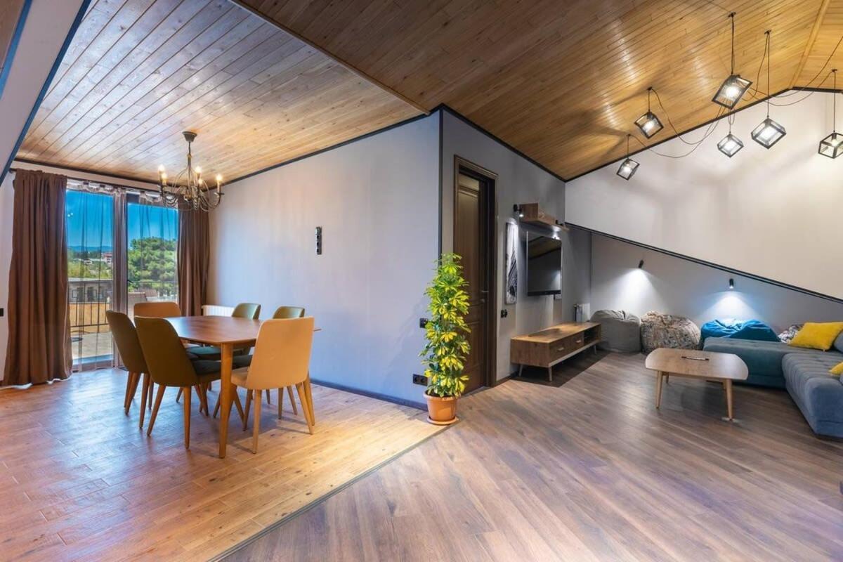 3Br Apt W Huge Terrace & Magnificent Views Tbilisi Bagian luar foto